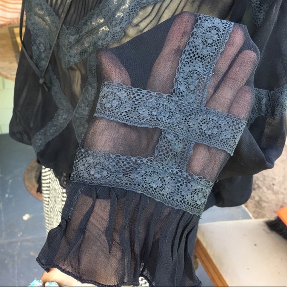 FREE ITEM W/PURCHASE Sheer & Lace Peasant Top - Picture 5 of 7